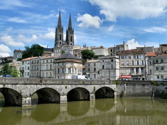 A view of Niort from the Sevre Niortaise river, Deux-Sevres, Poitou-Charentes region, France, May 2008 (via dynamosquito on Flickr)